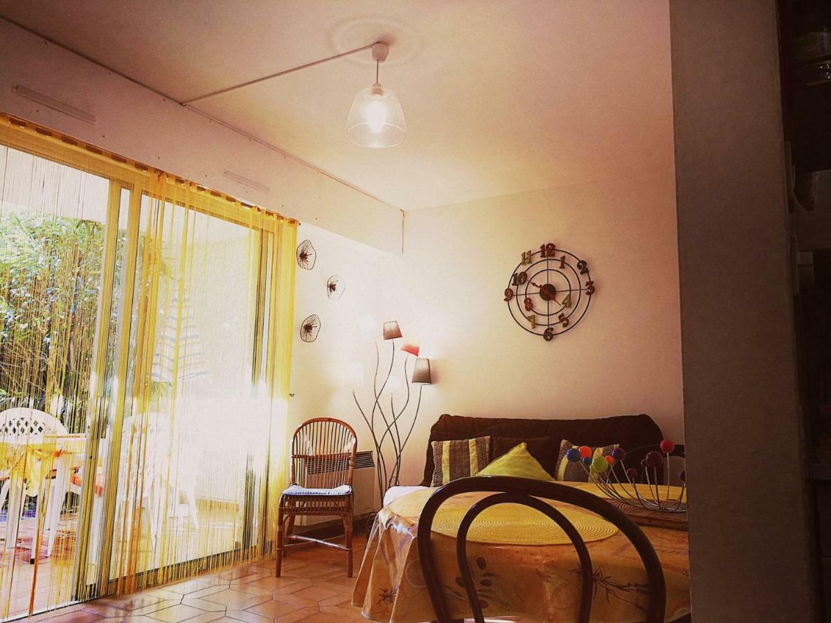 Charmant Studio กาซีส์ ภายนอก รูปภาพ
